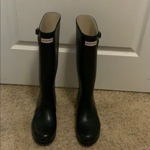 Female black matte hunter rain boots - size 9